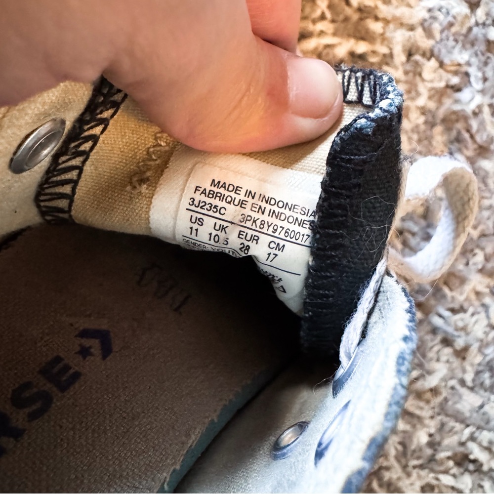 Converse • Shoes - Picture 3 of 3